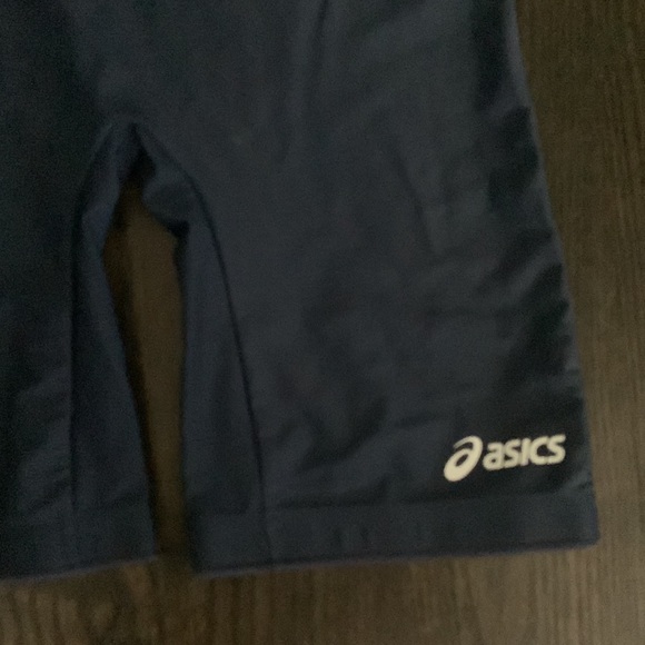 ASICS Running Onesie - Picture 2 of 3